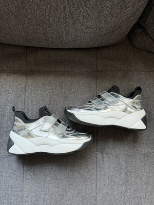 Michael Kors women's sneakers like new, silver and white, size 39