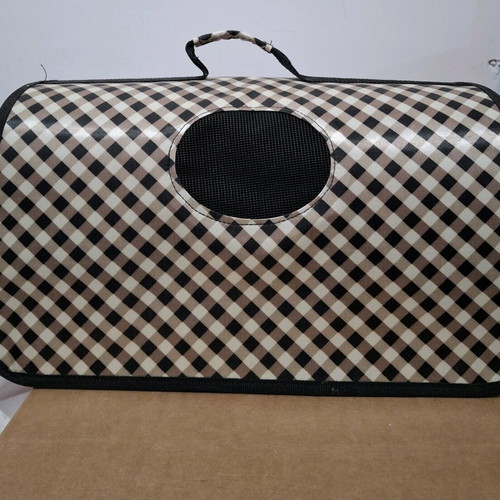 Handheld pet carrier like new for small pets