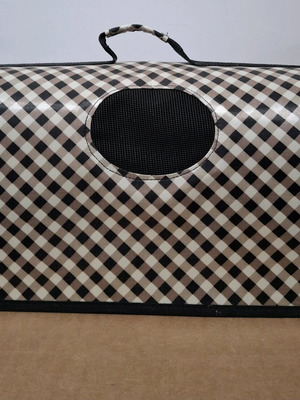 Handheld pet carrier like new for small pets