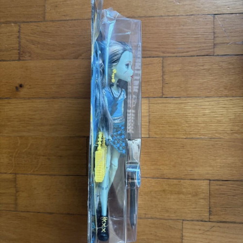 Monster High Frankie Stein Doll original wave 2 new
