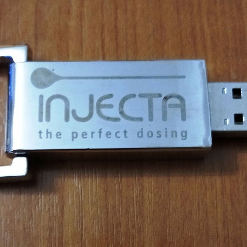 USB hub 4-port pack with USB stick used
