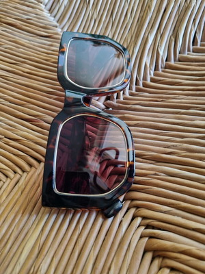 Oversized square sunglasses like new, brown tortoiseshell with gold detail
