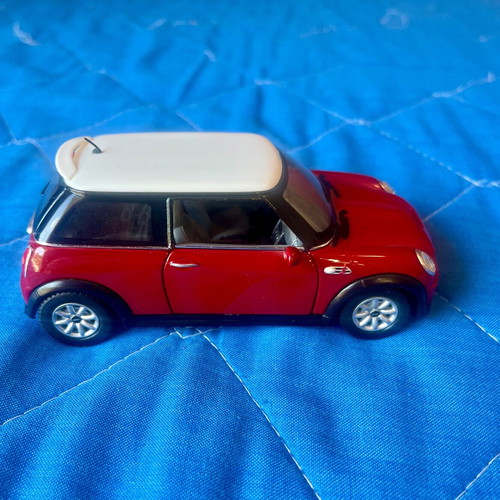 Mini Cooper S miniature model like new, scale 1:28