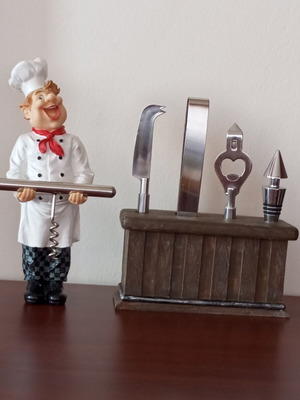 Decorative Wine Bar Set 5 Pieces with Stand like new