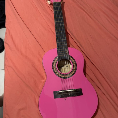 Juanita Model 30r Guitar like new