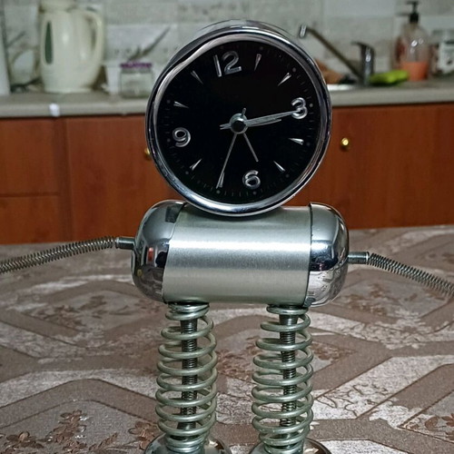 Table clock robot silver like new, analog