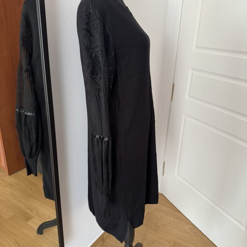 Molly Bracken black dress size L like new with lace balloon sleeves