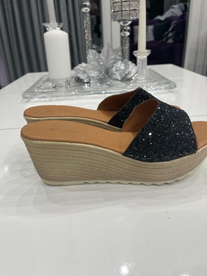 Women's platform slippers used with rhinestones, size 39, black