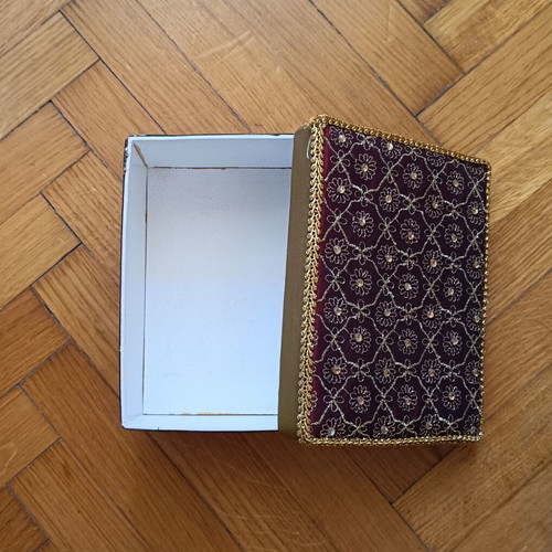 Decorative storage box like new, 18cm x 14cm x 8cm