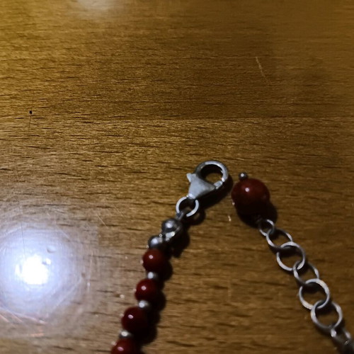 Wooden necklace new, red and brown, short with uneven beads