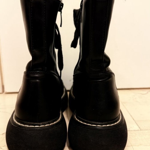 Boots like new, size 38, black, lightweight and comfortable