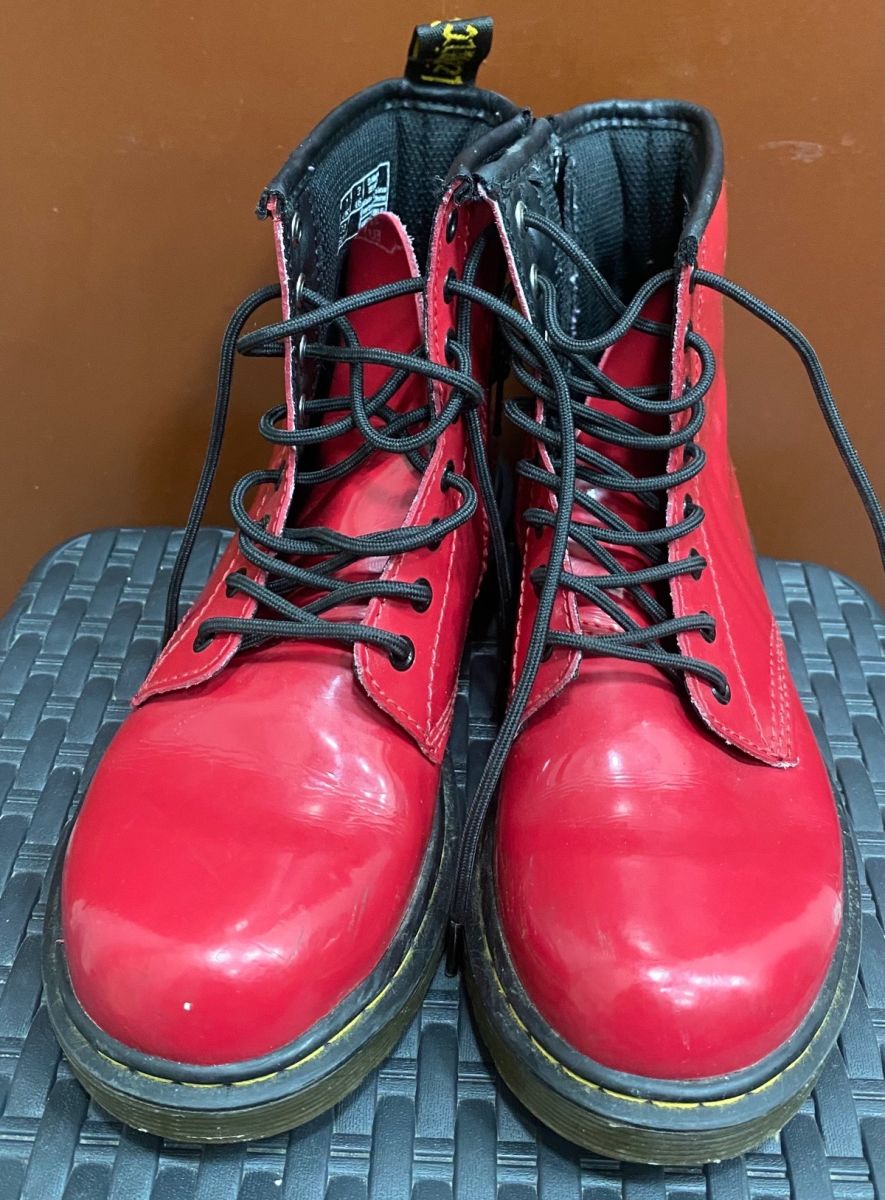 Dr martens 2024 size 33