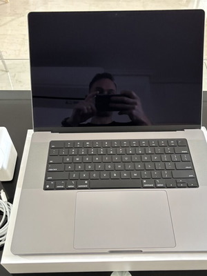 Apple MacBook Pro laptop 16 ιντσών με M1 Max, 64GB RAM και 1TB SSD
