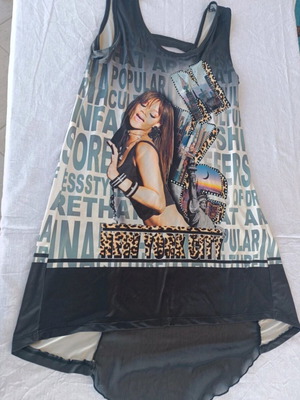 Tatu sleeveless blouse with asymmetric design and New York City print like new, size Small
