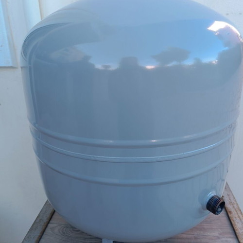 Reflex NG expansion tank 80 liters new for heating
