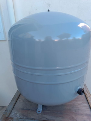 Reflex NG expansion tank 80 liters new for heating
