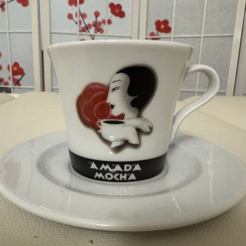 Set of 8 porcelain cappuccino cups with Amada Mocha saucers like new