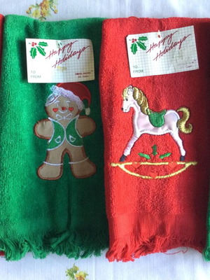 Vintage Christmas Hand Towels Set of 4, new, festive colors