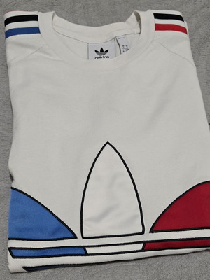 Adidas tshirt men's size S, like new, white with small defect