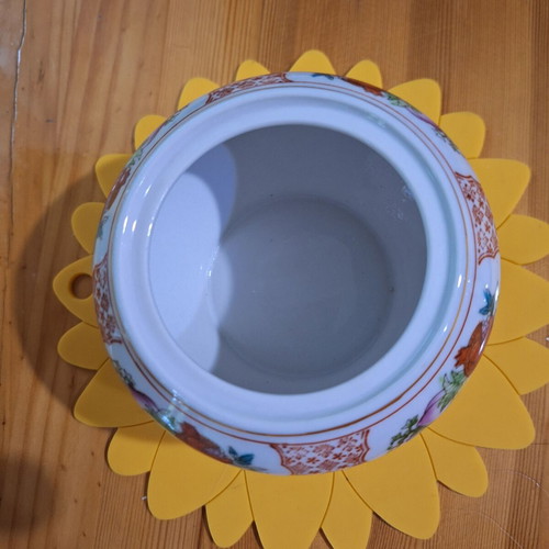Porcelain sugar bowl like new with painted fruits