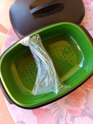 Oval Tupperware server with strainer new, black and green