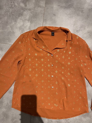 Orange Shein shirt size M with gold details, like new