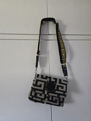 Ames Velos crossbody bag like new, black and grey