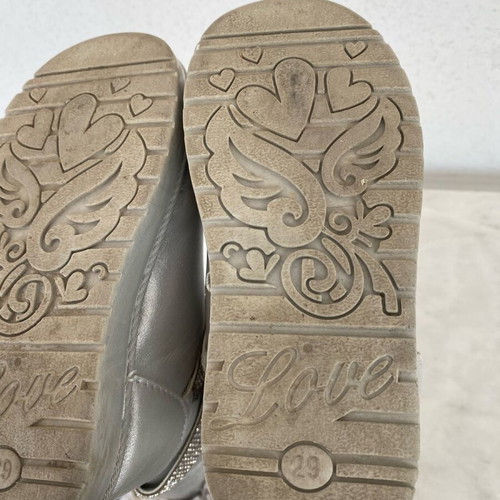 Girls' boots with fur lining like new, gray silver