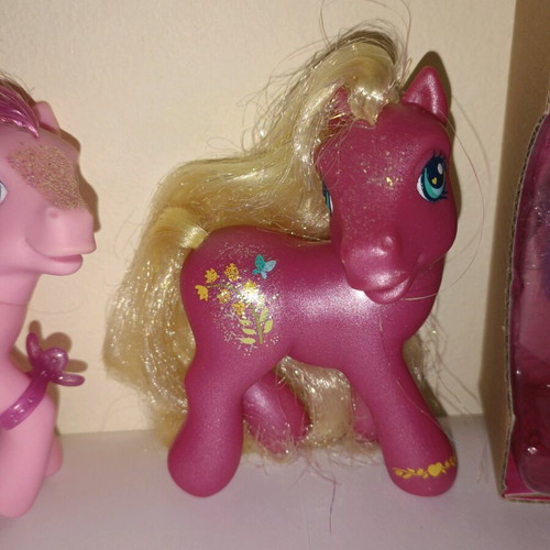 My Little Pony G3 2004 collectible like new with Sweetie Belle gift
