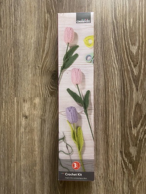 Crelando Crochet Kit for Making 3 Tulips like new