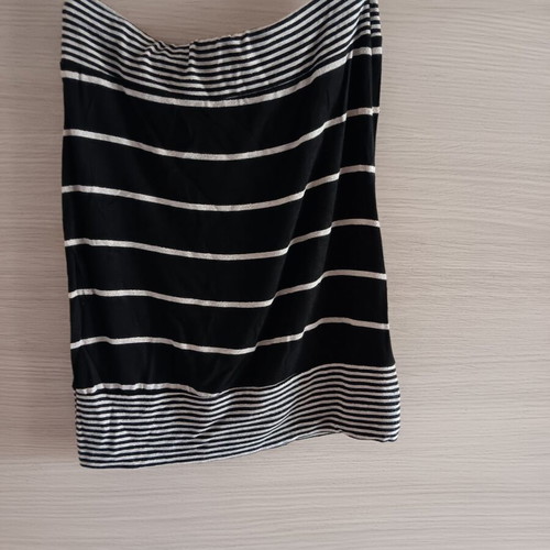 Women's top used, black and gold