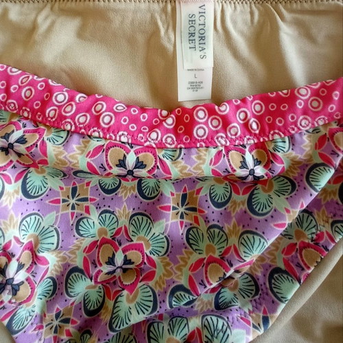 Victoria's Secret μαγιό string bikini bottom Large εμπριμέ ροζ και μπεζ καινούργιο