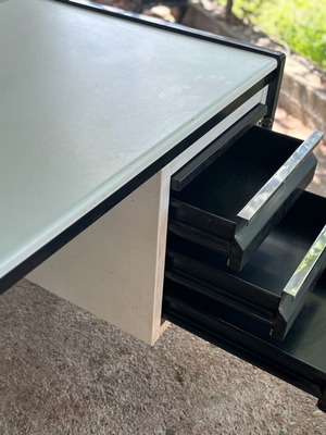 Industrial γραφείο σαν καινούργιο με ξύλο, μέταλλο και συρταριέρα με κλείδωμα