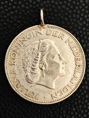 1966 NETHERLANDS  2½ Gulden - Juliana  **SILVER**