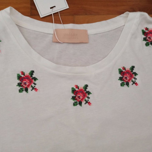 Madame Shoushou Iris t-shirt new, one size, white with embroidered roses