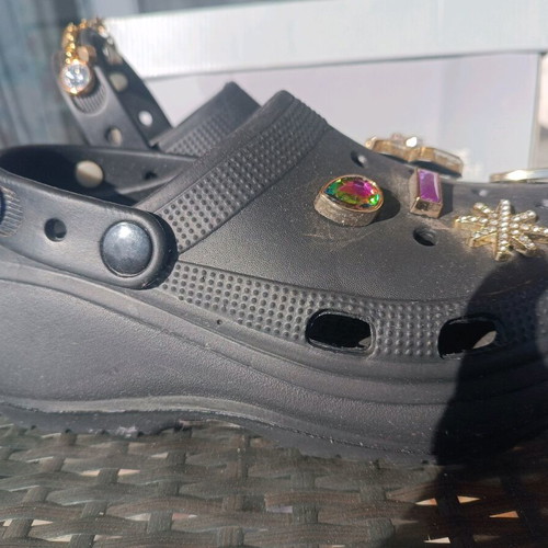 Black clogs like new with charms and gold chain size 36–37
