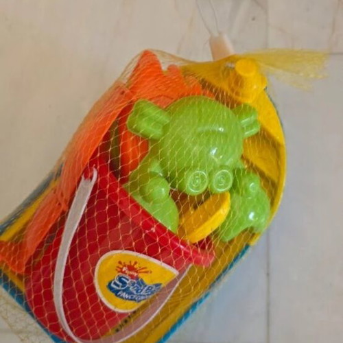 Children's beach toy set with bucket and accessories