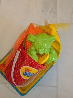 Children's beach toy set with bucket and accessories