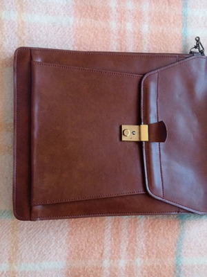 Vintage leather bag like new with 3 compartments and shoulder strap