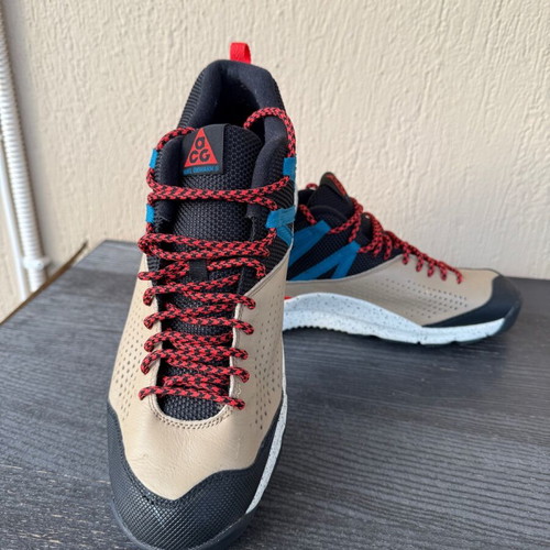 Nike ACG Outdoor hiking boots like new, size 45