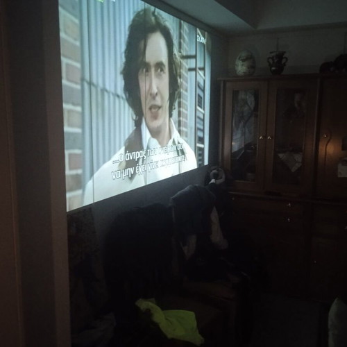 Radiant de luxe meteor projection screen and THEME SCENE projector used