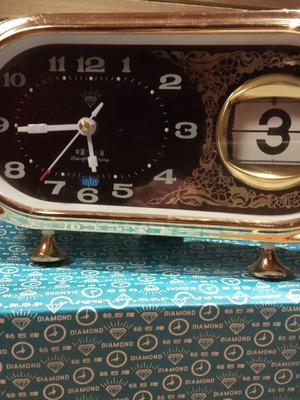 Vintage mechanical table clock new with calendar