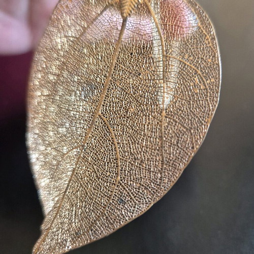 Leaf necklace like new, gold-colored