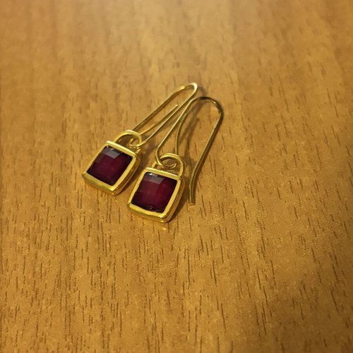 Gold earrings with Bordeaux stone new by Zara
