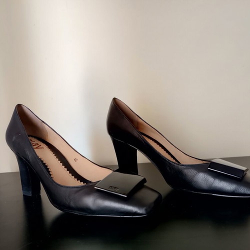 Blay black leather pumps size 40 like new