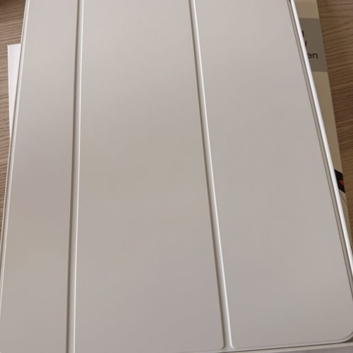iPad Pro 13” folio cover brand new, white