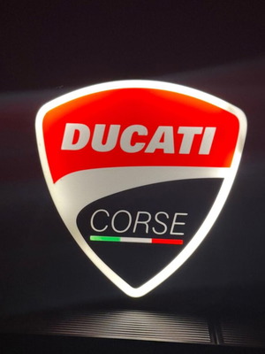Ducati φωτιστικό σαν καινούργιο με USB ρύθμιση έντασης, 24x23 cm