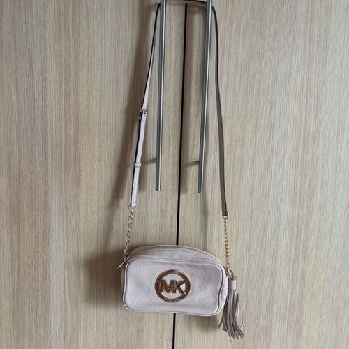 Michael Kors bag like new, soft pink color