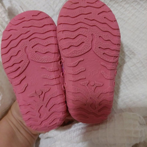 No20 beach shoes for girls used