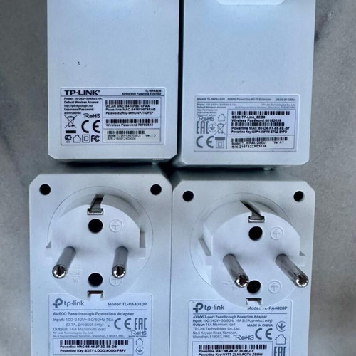Mesh Wi-Fi and Powerline Network Equipment Pack like new, 11 devices